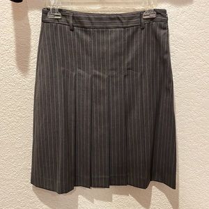Theory gray pin stripe pleated skirt.  Size 2.
